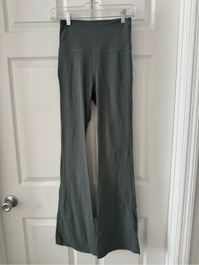 lululemon High-Rise Flare Leggings in Olive green// NWOT/33” inseam